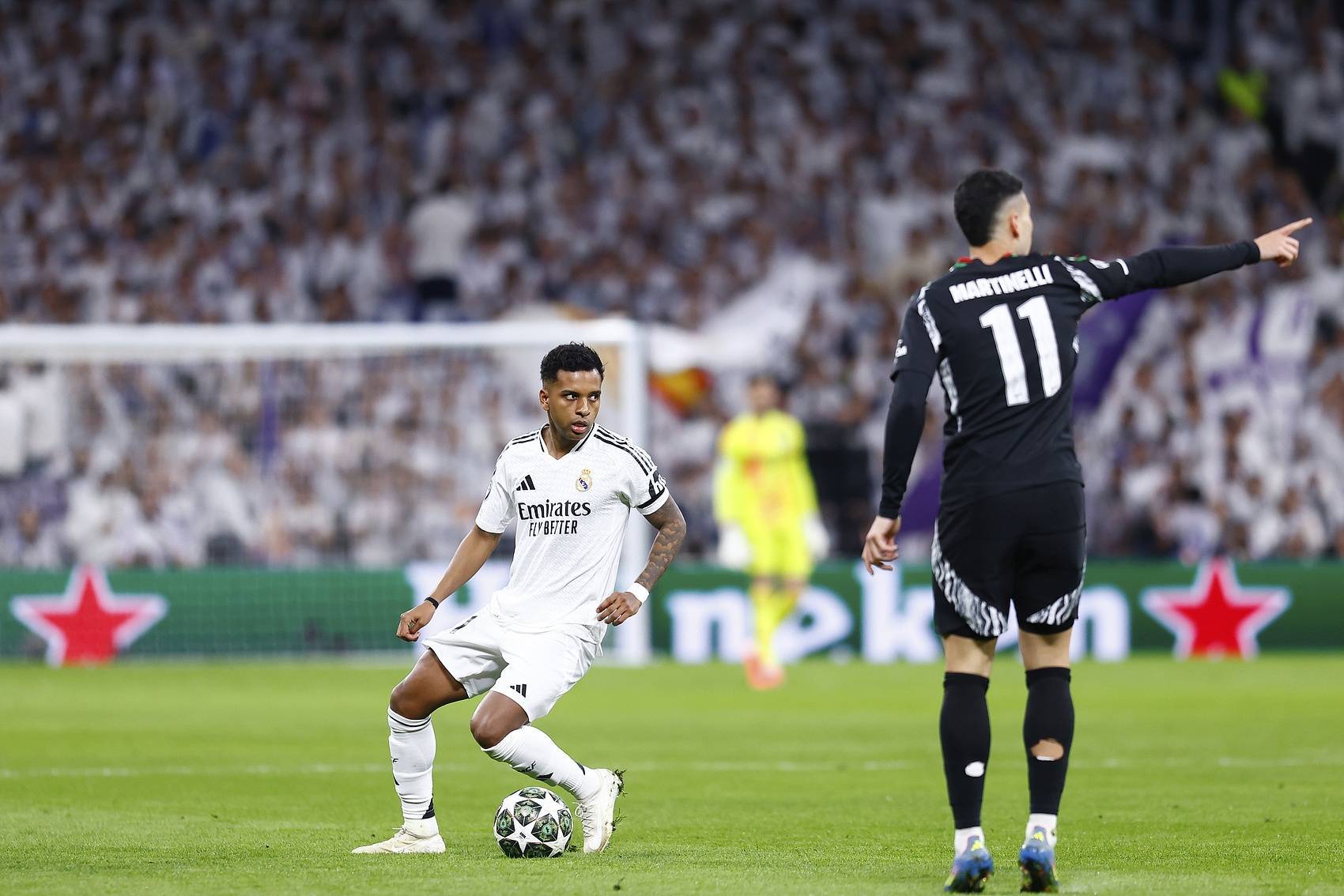 英媒：阿森纳希望在季前赛前完成中锋引援 对罗德里戈保持耐心